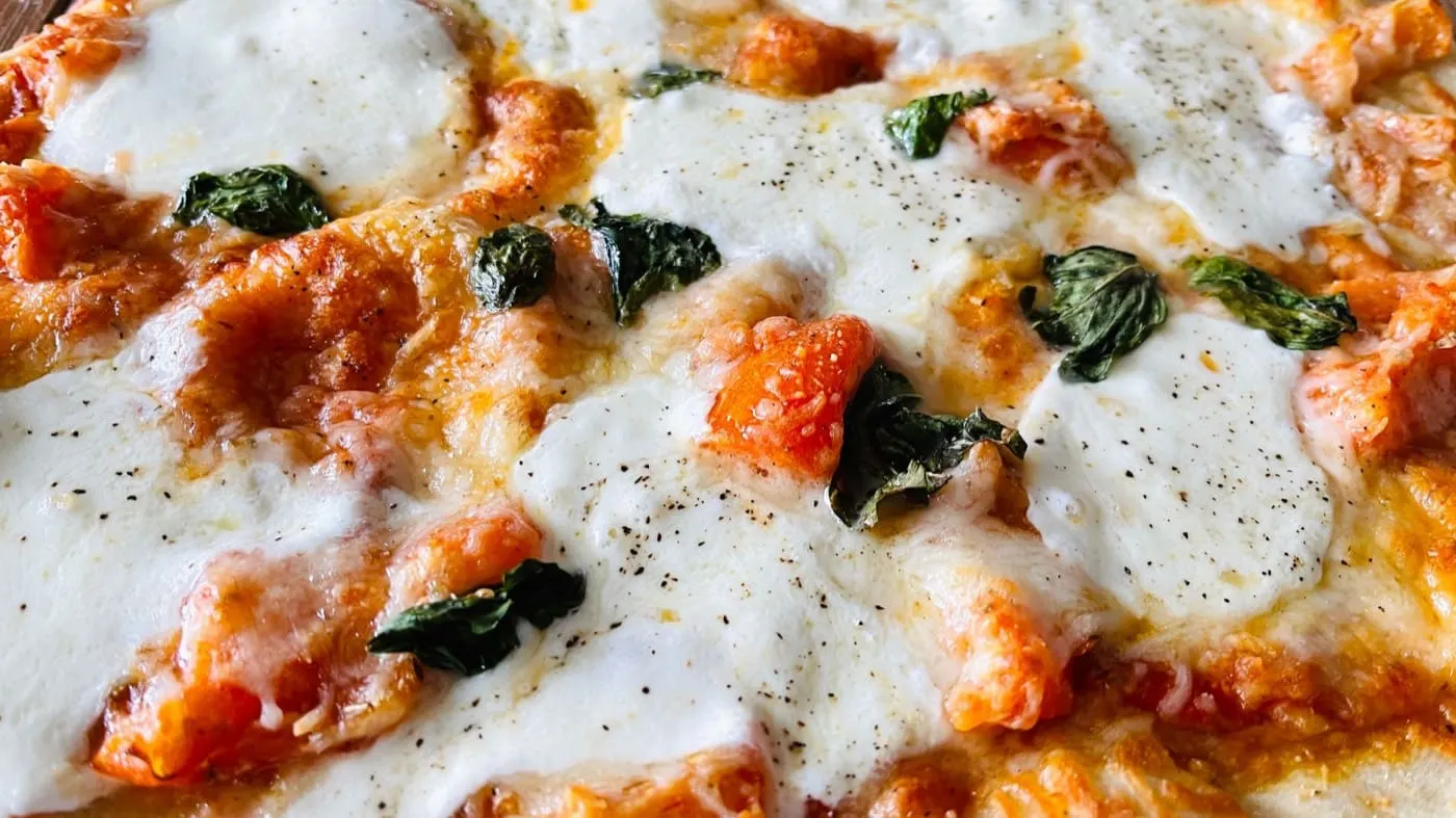 Margherita con basilico fresco